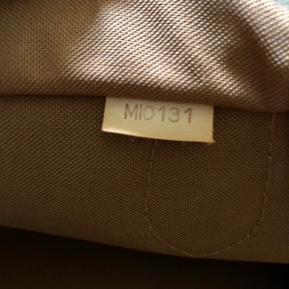 💯%Authentic Louis Vuitton bag 👜 - Picture 3 of 12